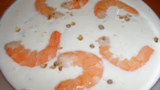 Soupe froide de concombre aux crevettes