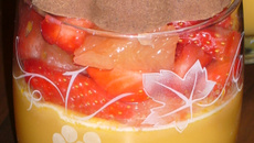 Verrine de mousse de pamplemousse et fraises