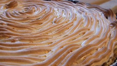 Tarte aux pommes meringuée