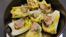 Cocotte d'endives aux viandes fumées et Sylvaner d'Alsace