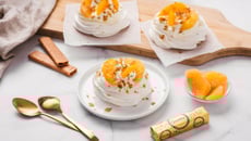 Pavlova aux agrumes et crêpes dentelle nature