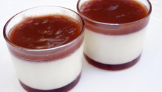 Panna cotta au coulis de fraises