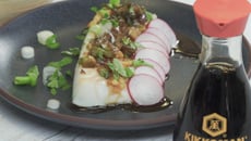 Poisson vapeur, sauce aux oignons nouveaux, gingembre et sauce soja salée