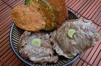 Fines tranches de filet de bœuf au wasabi servi avec ses petits beignets aériens