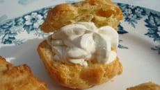 Gougères et chantilly à la Fourme d'Ambert