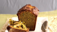 Cake aux pistaches, caramel et orangettes