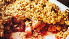 Crumble rhubarbe et fraises sans beurre