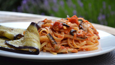 Pâtes linguine à la norma (aux aubergines grillées)