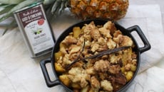 Compotée de fruits exotiques, crumble à l'huile d'olive
