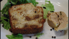 Cake de Noël aux figues-noisettes et chèvre