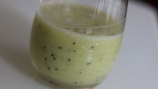 Smoothie banane kiwi sorbet citron thé vert