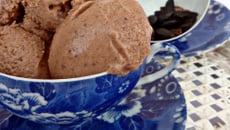 Glace au chocolat et fèves tonka