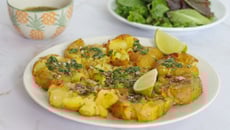 Pommes de terre tapées, sauce chimichurri