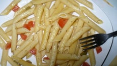 Salade de pâtes aux olives et tomates