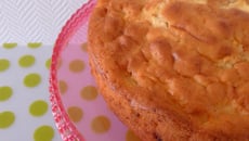 Gâteau aux pommes au beurré salé et pépites de chocolat au lait