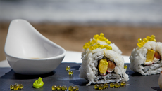 Maki inversé et sushi ibérique avec des perles