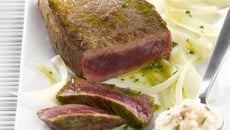 Pavés de bœuf Maître d'hôtel à la fondue de fenouil et à la purée d'haricots blancs