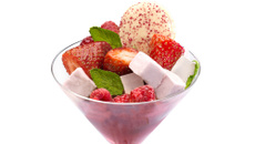 Salade de fraises, menthe fraîche