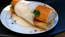 Sandwich au bœuf et à la moutarde