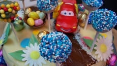 Cake pops en noir et blanc pour Pâques