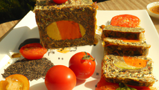 Terrine de légumes au sésame et son nectar de tomates