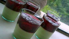 Pistaches et griottes en verres gourmands