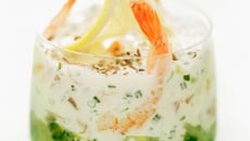Verrines crémeuses aux grosses crevettes et aux courgettes