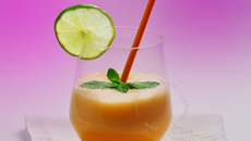 Cocktail au melon, gin, menthe glaciale, citron vert et limonade