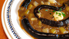 Anguille à la bourguignone