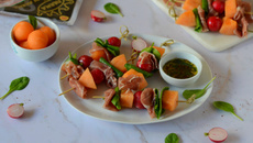Brochettes de melon et jambon de Parme AOP