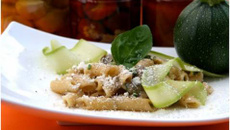 Penne au parmesan, courgettes et poulet