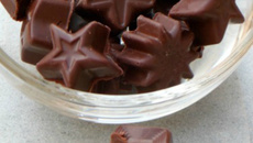 Chocolats noirs, ganache chocolat noir-café et gelée de Cognac ou coquelicot