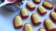 Madeleines aux framboises et chocolat blanc