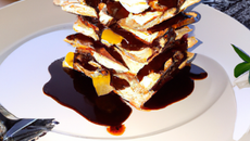 Mille-feuille à la Marie-Stuart, sauce chocolat-mandarine