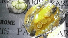 Truite en papillote au lait de coco, citron et curry