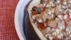 Aubergine farcie aux graines de sarrasin