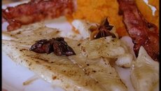 Filets de daurade au lard anisé et purée de patates douces