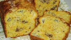 Cake aux carottes, bleu et noix