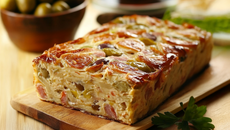 Cake aux olives vertes et au surimi