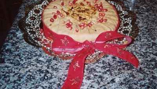 Gâteau surprise au chocolat farci aux pignons, pommes, raisins