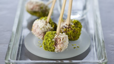 Pics d'agneau à la pistache et aux amandes