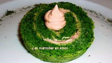 Une bûche originale la bûche de Noël au saumon et aux noisettes.