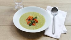 Crème d’asperges à la citronnelle et aux écrevisses