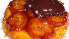 Tatin de bananes, sauce au chocolat