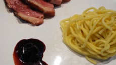 Magret de canard, sauce à la cerise