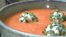 Gaspacho onctueux et billes de chèvre