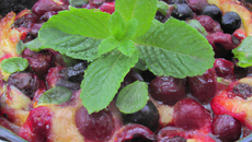 Clafoutis aux fruits rouges à la menthe