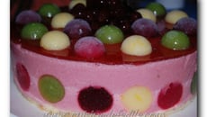 Bavarois aux fraises et ses bulles de fruits colorées