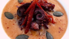 Gaspacho Ariaké de potimarron, poulpe et chorizo ibérique