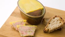 Terrine de foie gras mi-cuit au porto et à l'armagnac